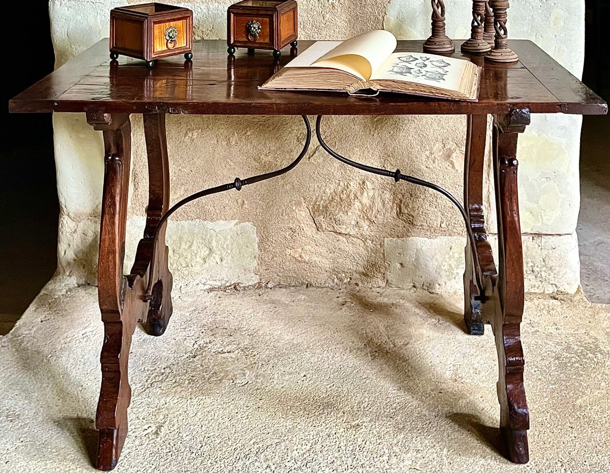 Spanish Table. 18th Century Period. -photo-1