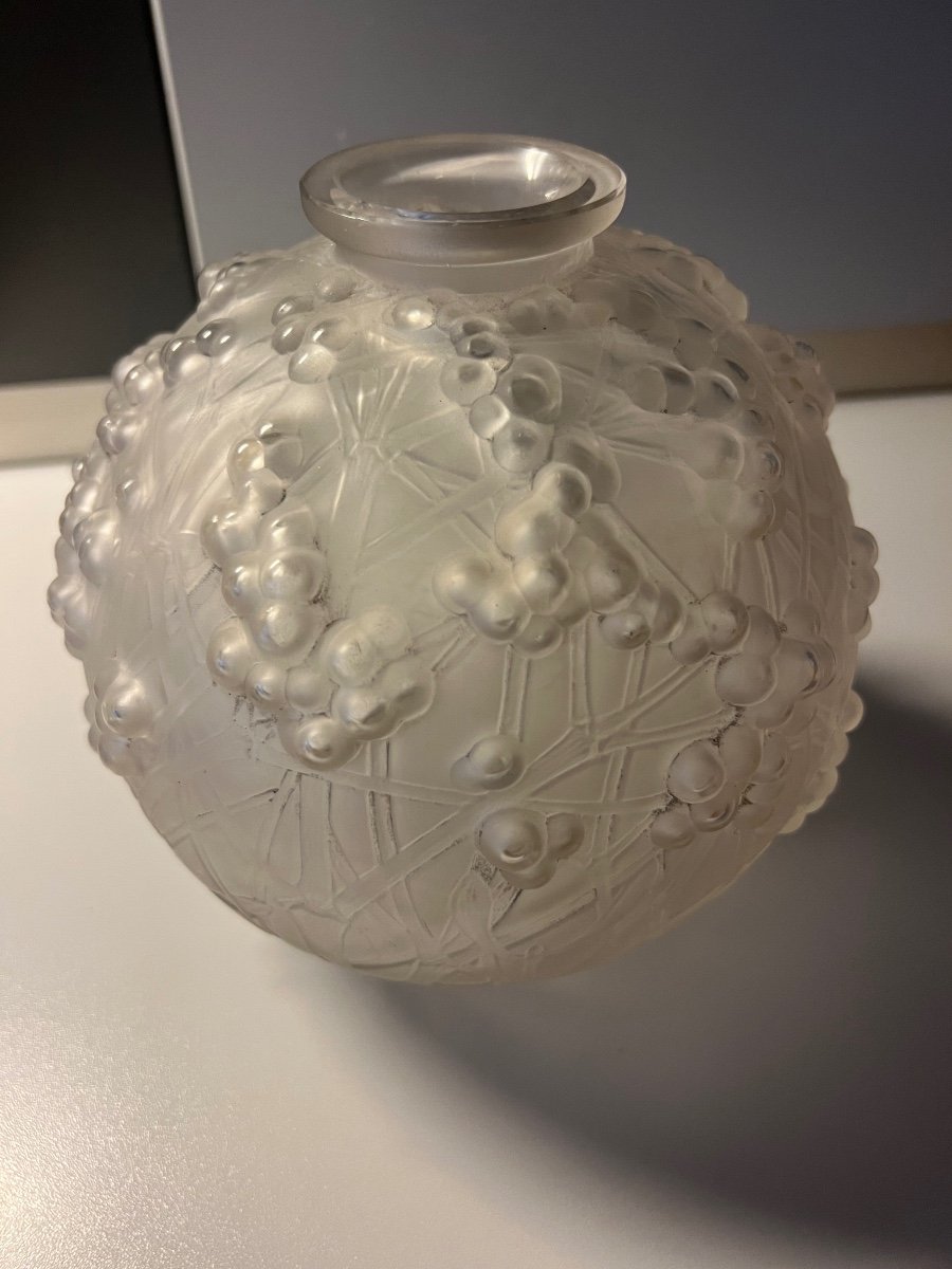 R. Lalique Boule Druide Vase 1924