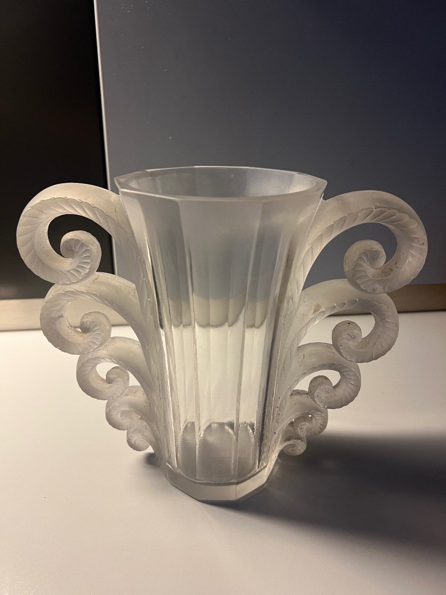 Vase Signed R. Lalique Model Beauvais 1931