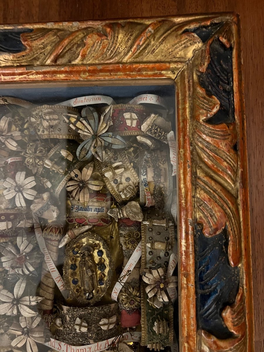 Relic Board Dated 1628 Including One Hundred Relics And Silver Medallions-photo-1