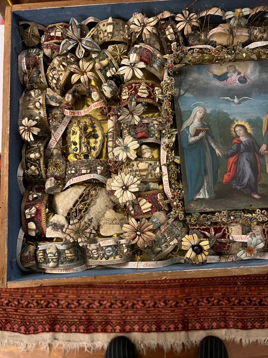 Relic Board Dated 1628 Including One Hundred Relics And Silver Medallions-photo-3