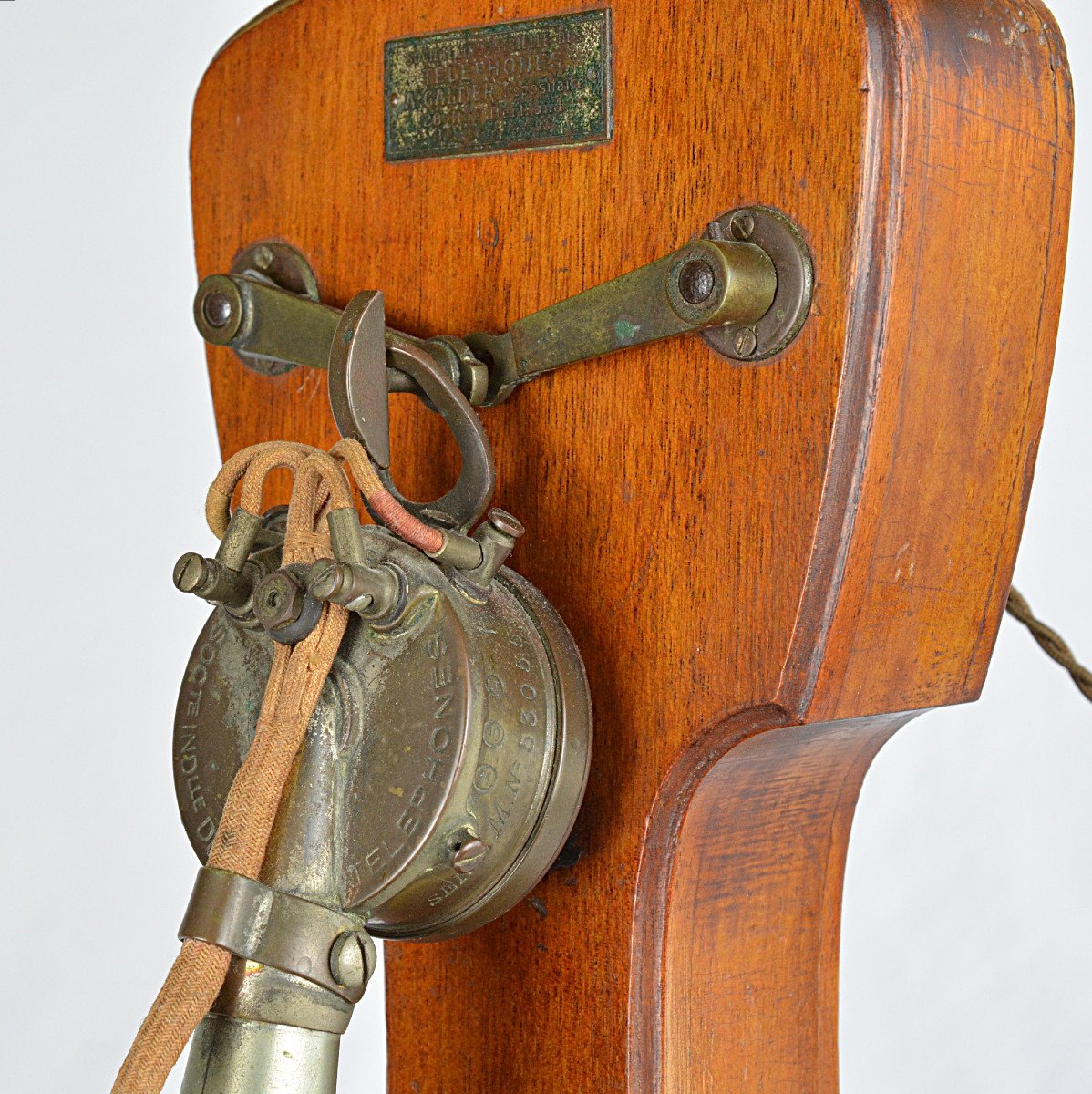 Violin Phone Mounted In Lamp-photo-3