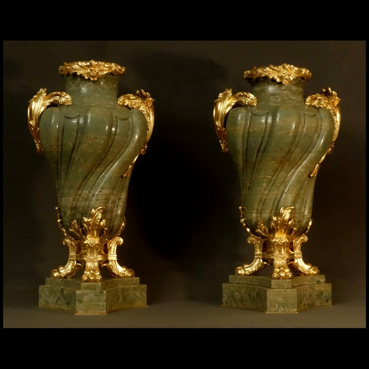    Paire De Grands Vases En Serpentine XIXe