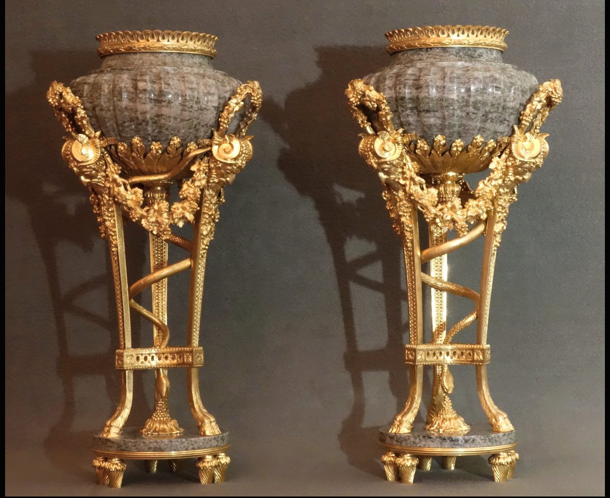 Paire De Grands Pots Pourris d'Après Gouthière 1830