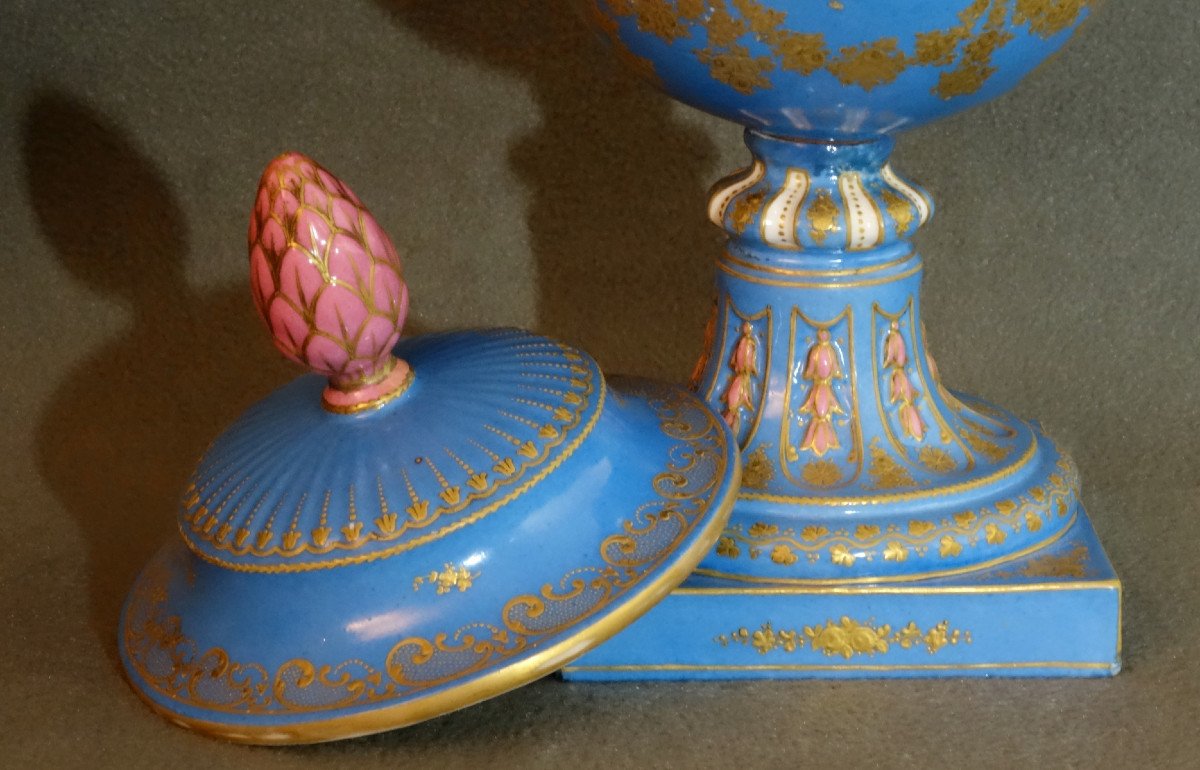 - Paire De Vases Aux Ferrés Sèvres 1764-photo-2