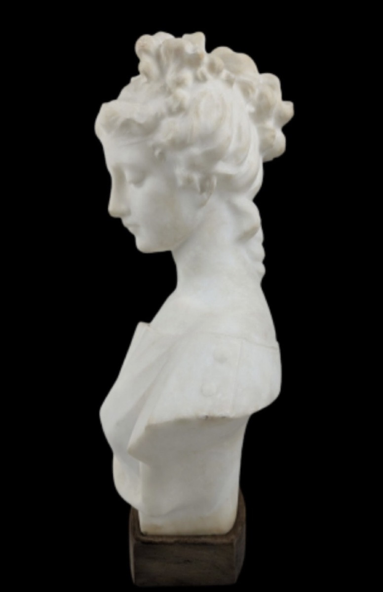 Bust Of An Elegant Woman In Marble, 19th Century -photo-4