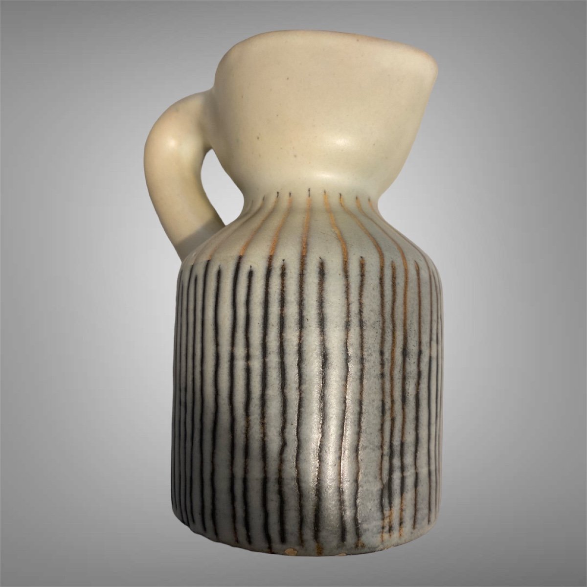 Roger Capron Pitcher