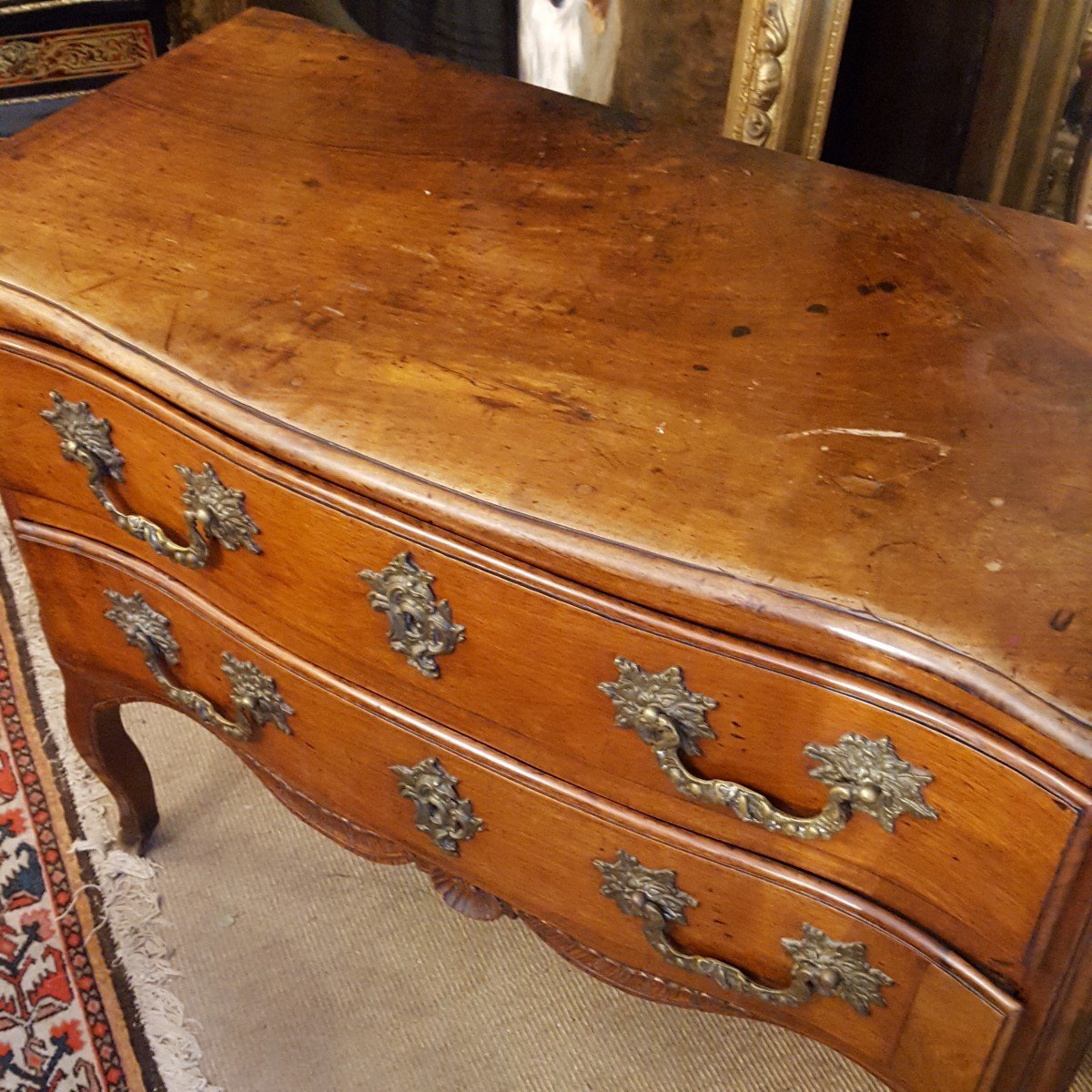 18th Century Walnut Shell Commode-photo-2