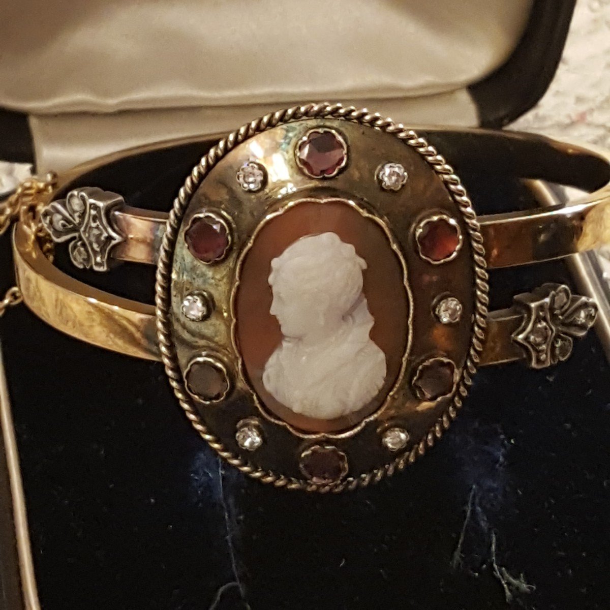 Gold Cameo Agate Restoration Bracelet 