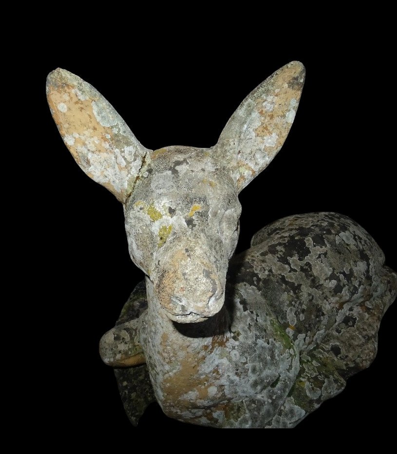 Concrete Doe On A Stone Stele With A Nice Mold Patina 20th Century -photo-1