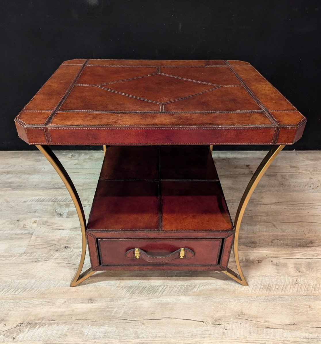 Table Basse En Cuir Et Métal Doré, Meuble De Bateau