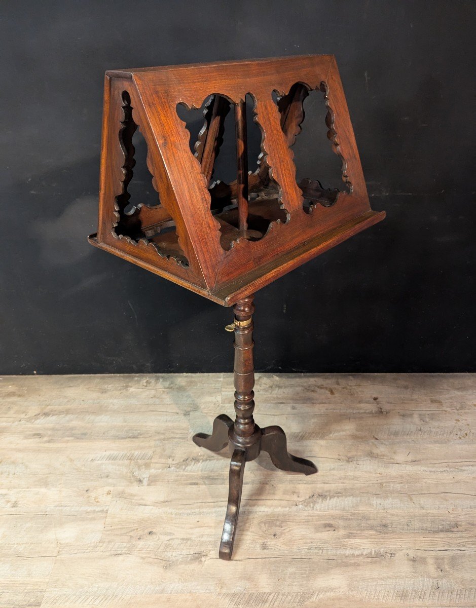 A 19th Century Walnut Lectern-photo-3