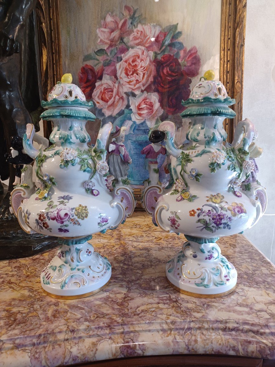 Paire de vases " Pot pourrit " en porcelaine polychrome-photo-4