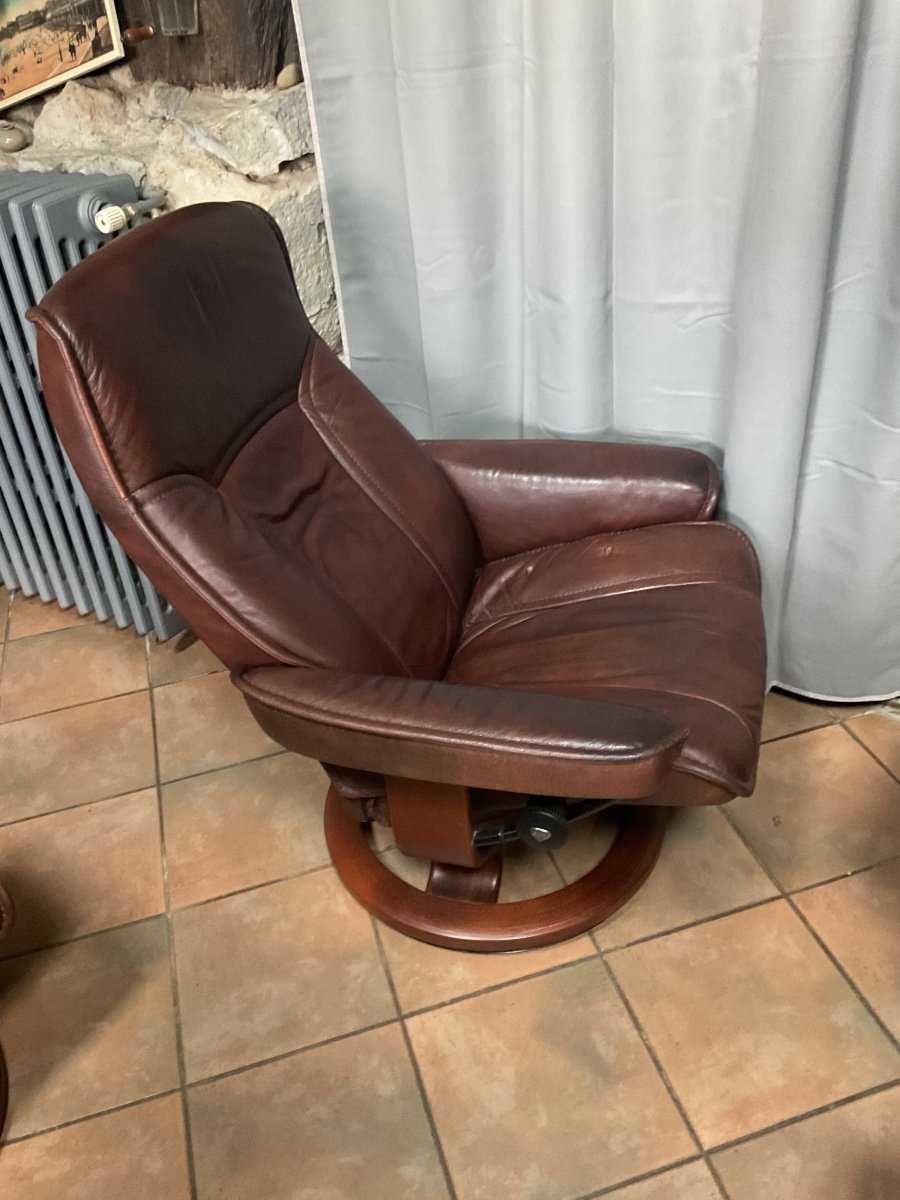 Pair Of Ekornes Stressless Recliners And Ottomans-photo-4