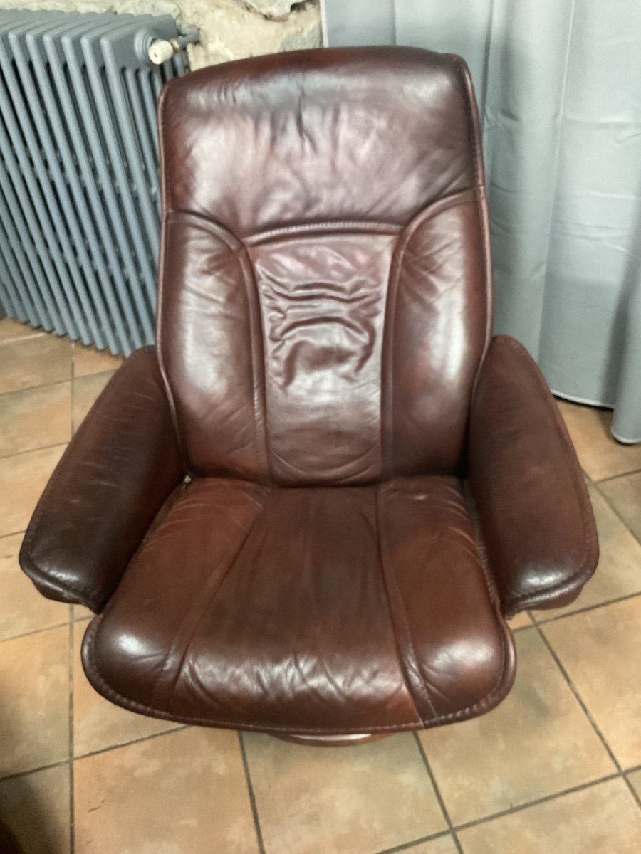 Pair Of Ekornes Stressless Recliners And Ottomans-photo-7