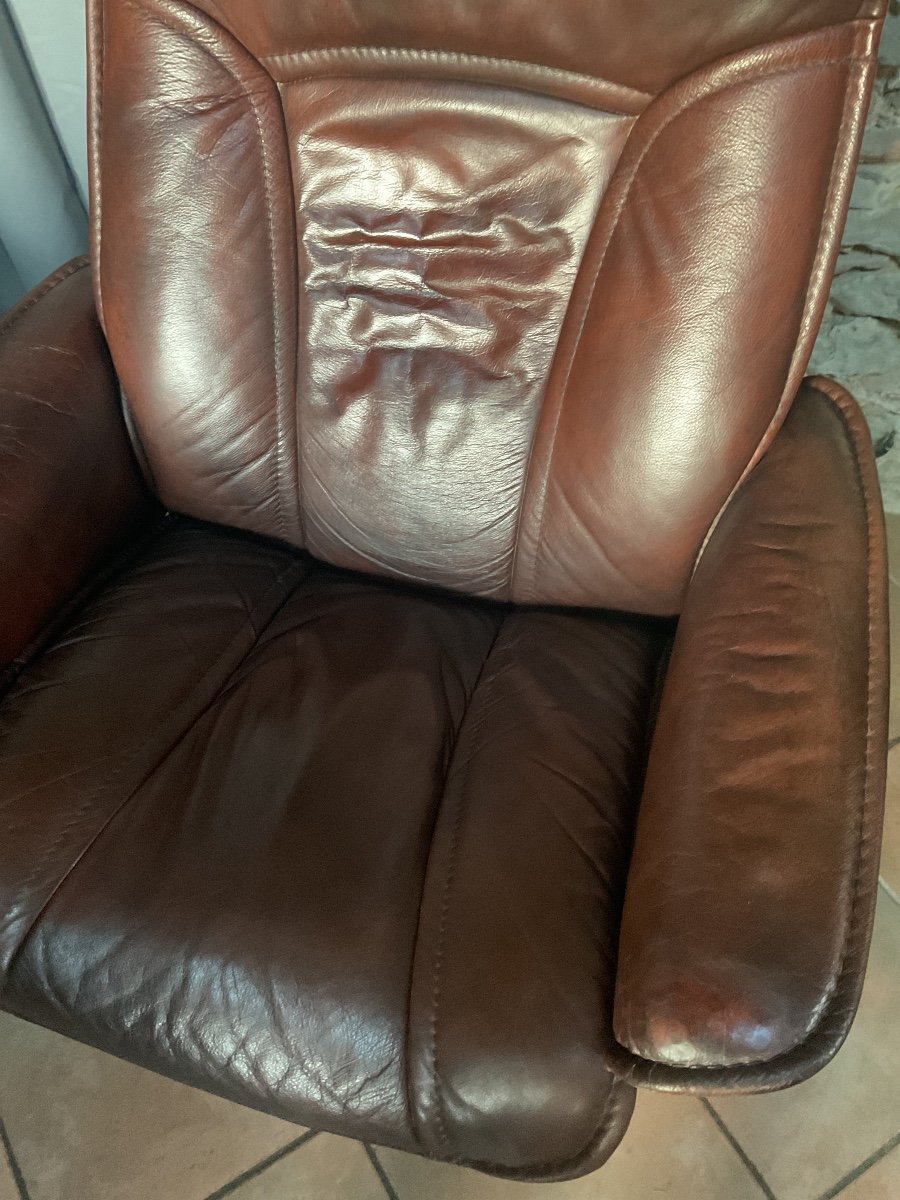 Pair Of Ekornes Stressless Recliners And Ottomans-photo-8