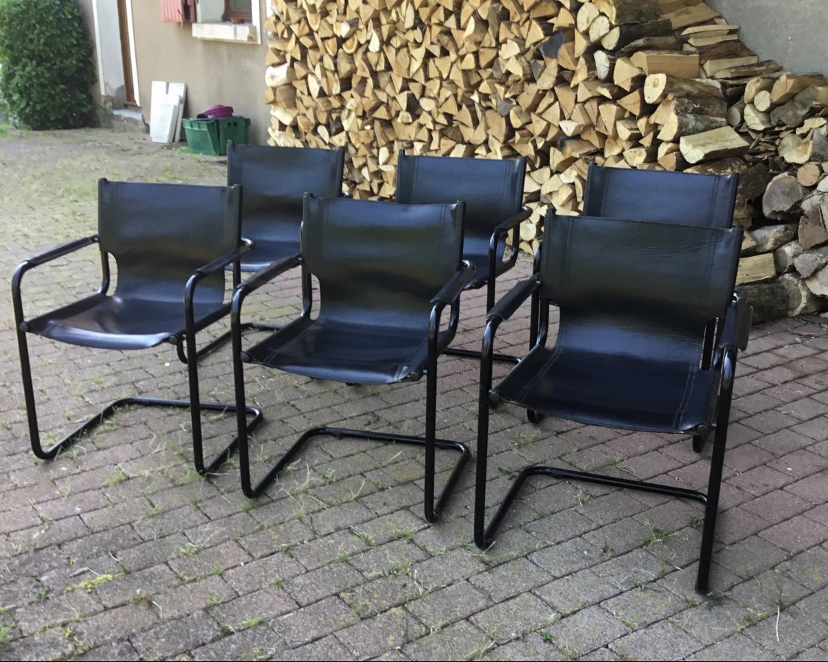 Suite De Six Fauteuils de bureau ou salle à manger en cuir. Design Italie 1970