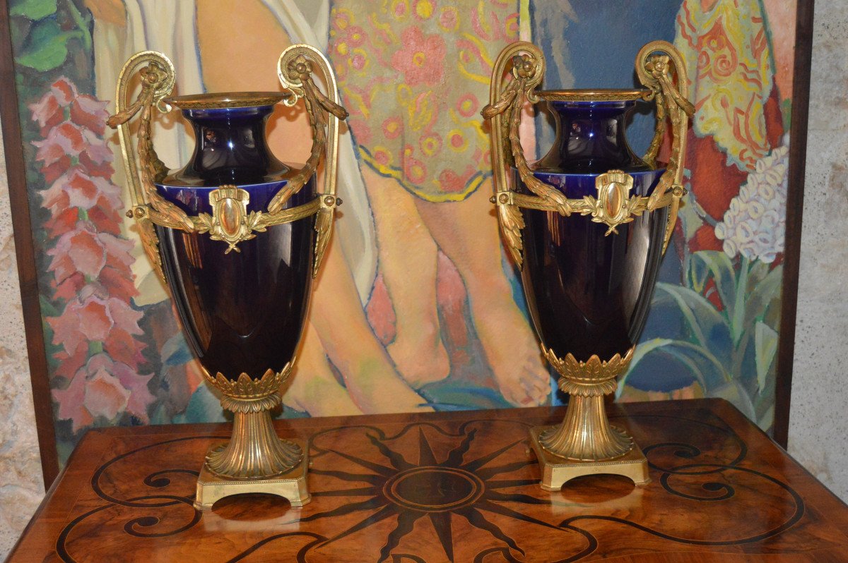 Grande Paire De Vases En Porcelaine Bleu De Sèvres Et Bronze Doré-photo-3