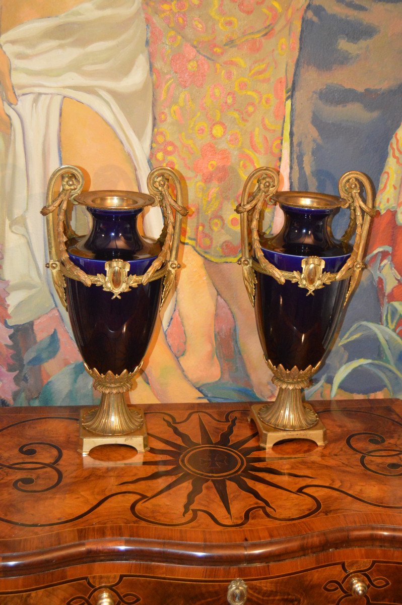 Grande Paire De Vases En Porcelaine Bleu De Sèvres Et Bronze Doré-photo-4