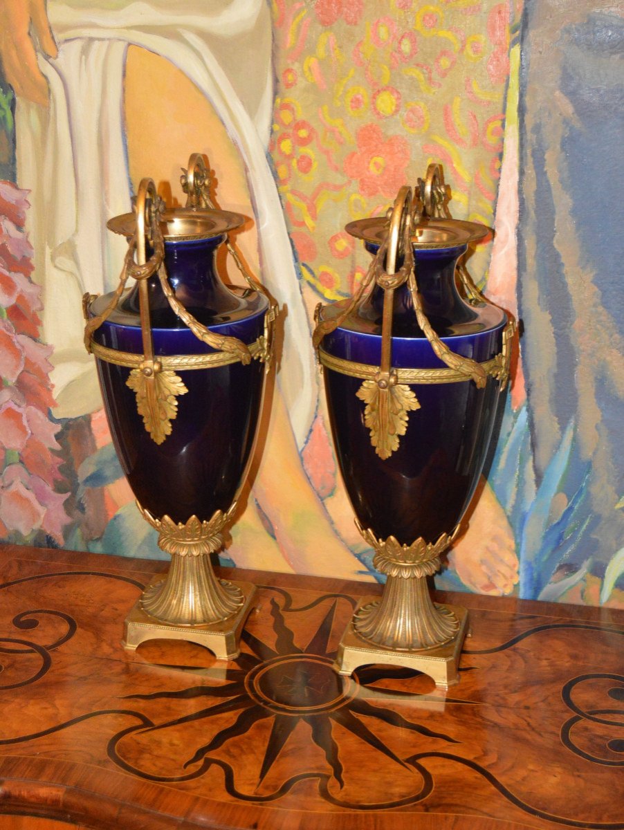 Grande Paire De Vases En Porcelaine Bleu De Sèvres Et Bronze Doré-photo-4