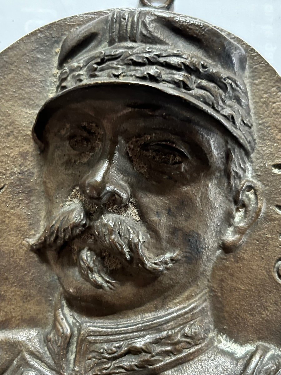 Paire de médaillons en bronze des généraux Foch et Pau-photo-1