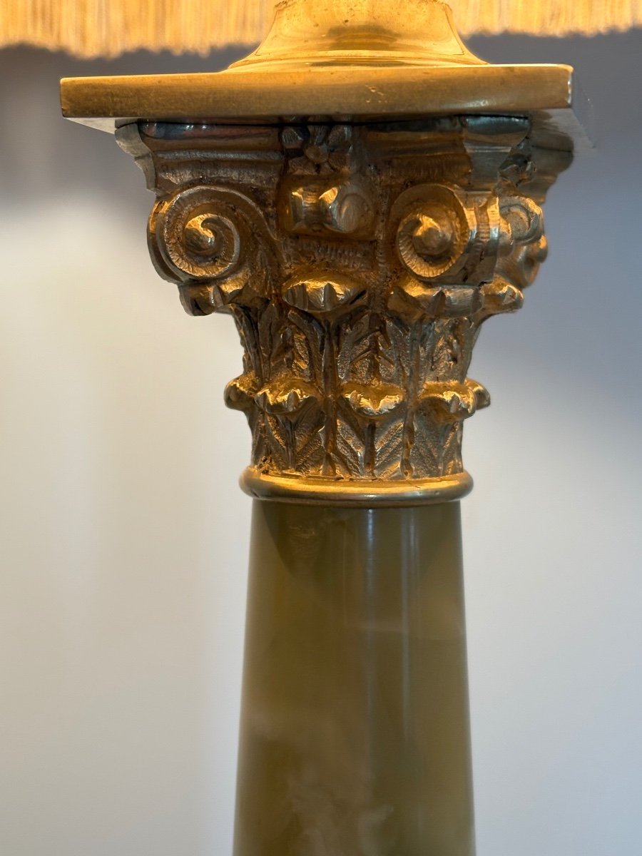 Lampe onyx chapiteau corinthien en bronze doré -photo-4