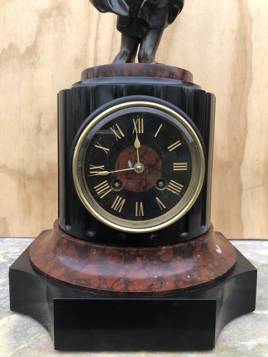 Clock Surmounted By A Bronze Woman Blowing In Her Hands To Warm Up-photo-3