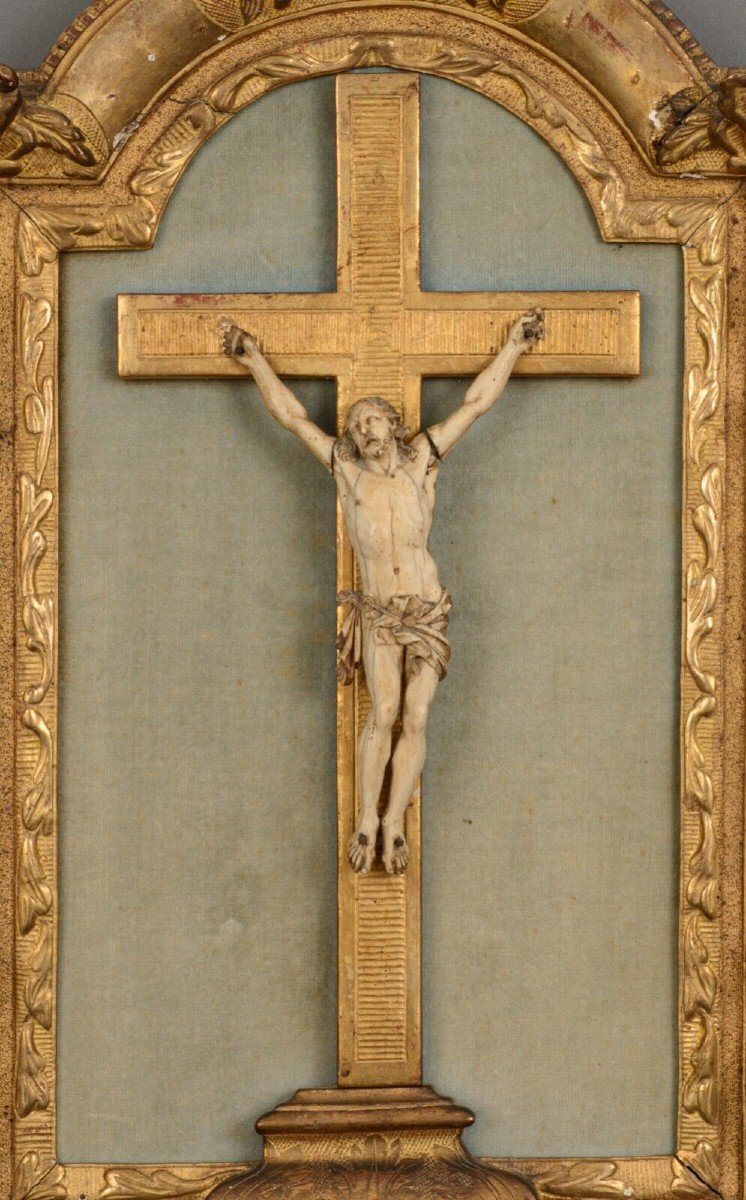 Christ XVIIIe Sculpte A La Main Cadre En Bois Dore Decor De Fleurettes-photo-2