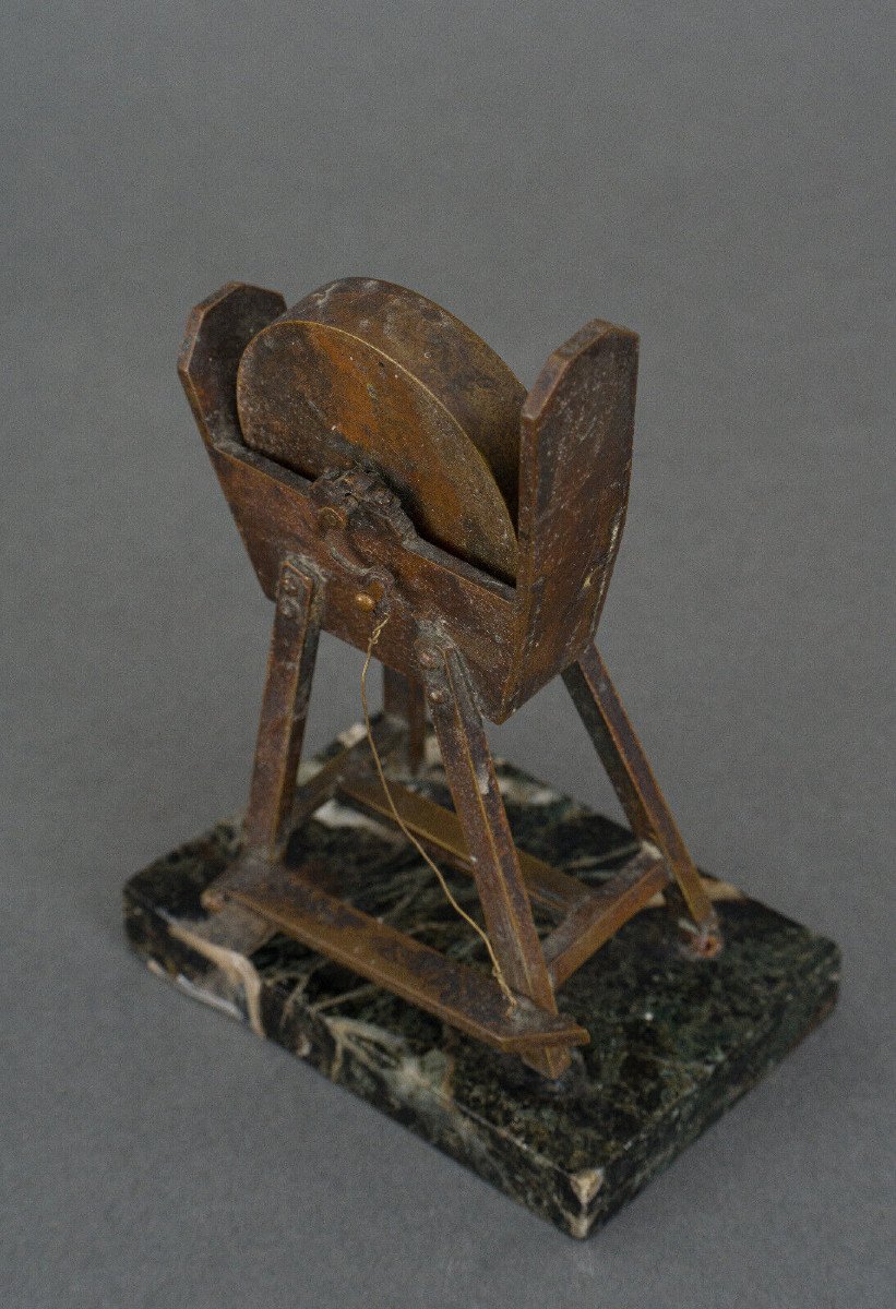 Outil de rémouleur Meule en bronze XIXe Socle en marbre vert-photo-6