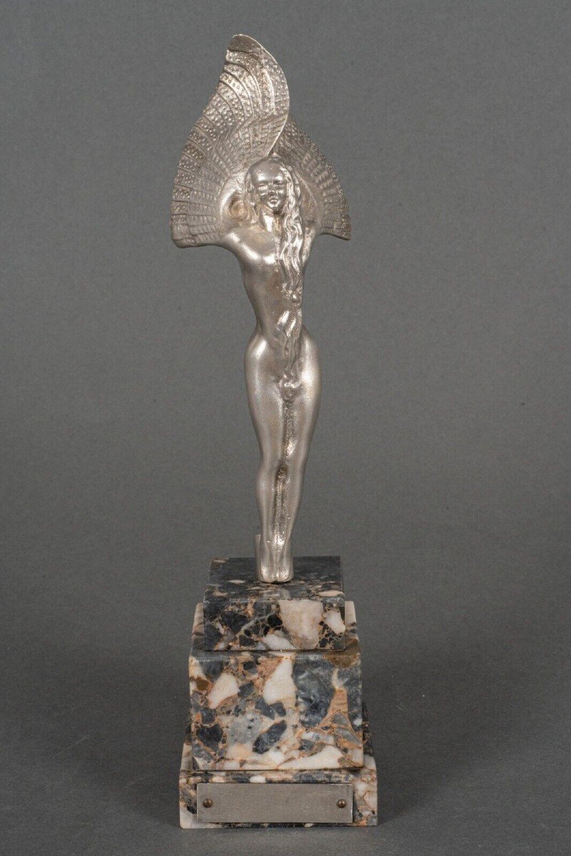 Victoire en bronze argenté femme ailée XXe sur socle en marbre