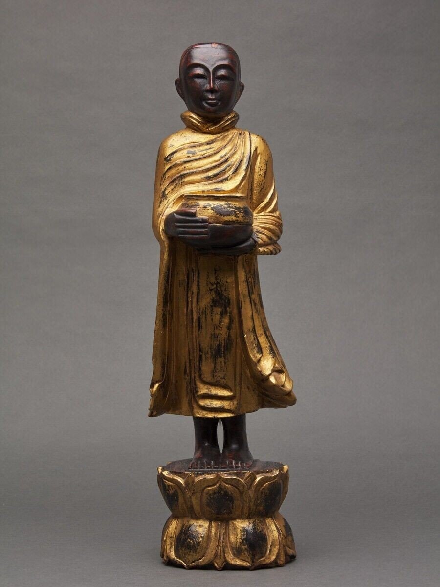 Sujet Bouddha en bois sculpté polychome doré fin XIXe