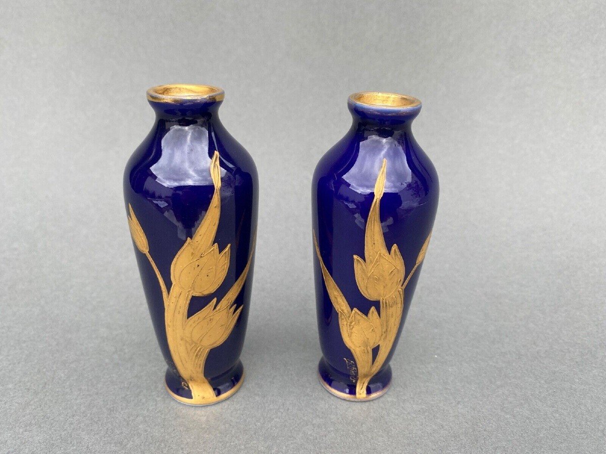 Paire de vases 1900 Limoges fond bleu et rehaut doré décors R. Rosier-photo-1