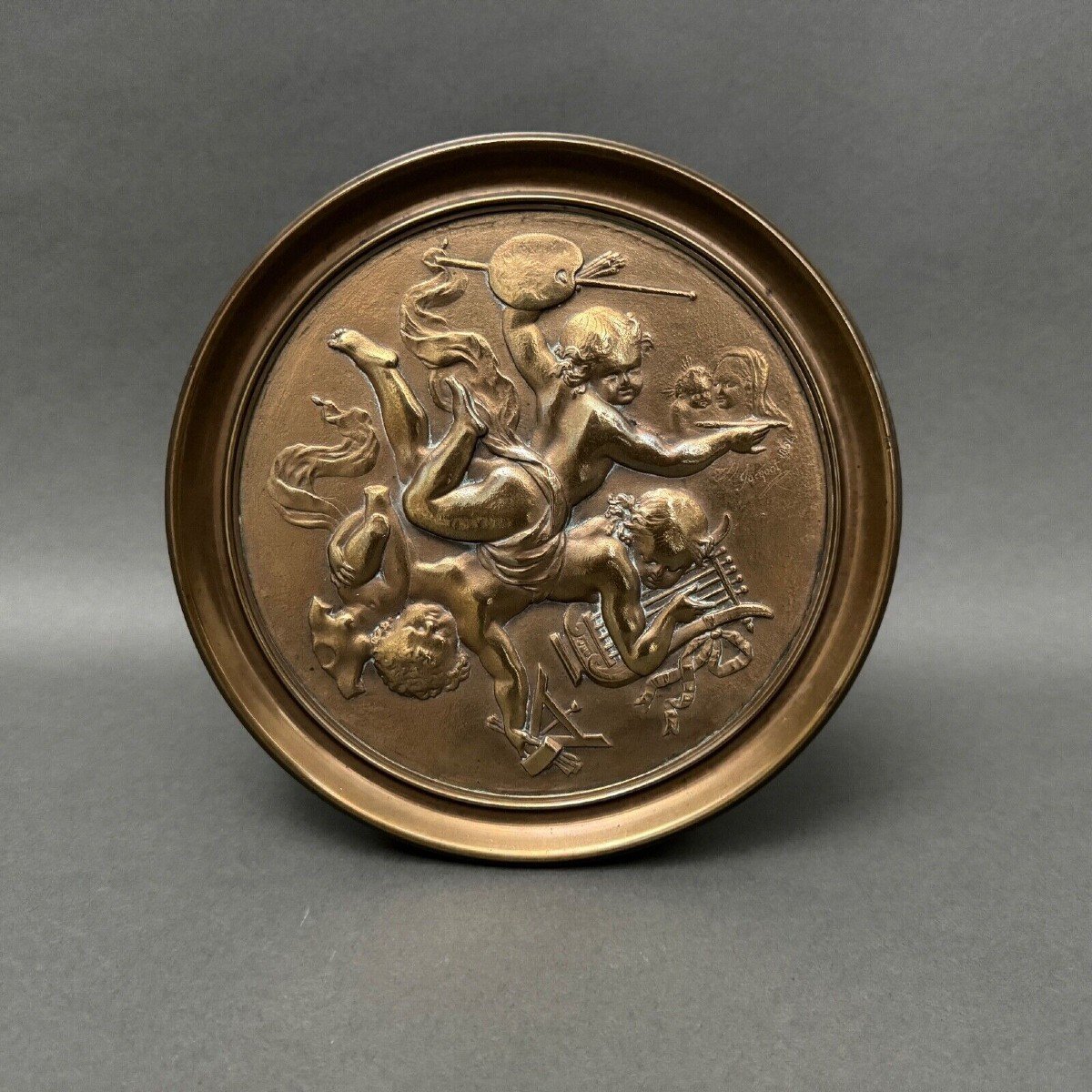 Médaillon plaque en bronze XIXe décor d'angelots et musique Napoléon III