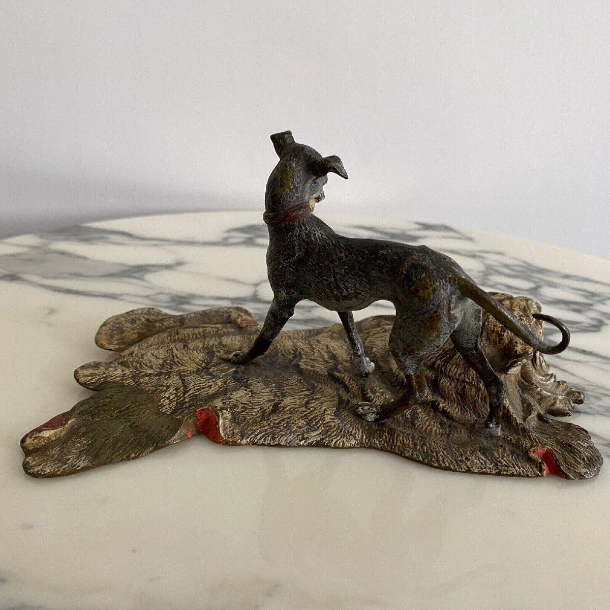 Lead From Vienna The Dog On The Original Polychrome Tiger Skin-photo-4