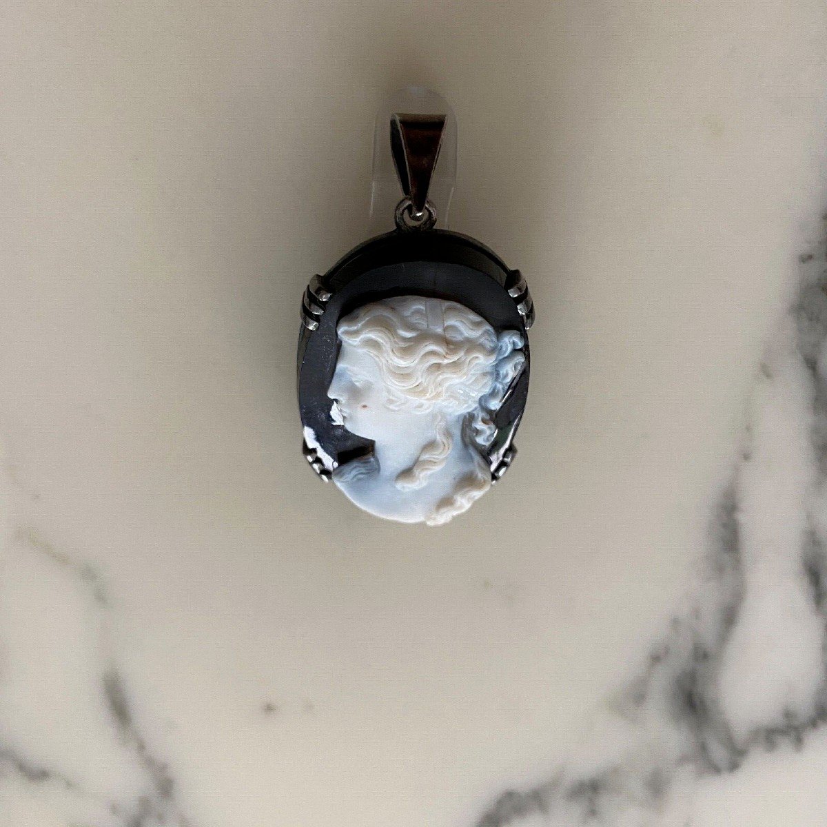 Rare Antique Cameo Of A Woman's Profile On A Black Background-photo-3