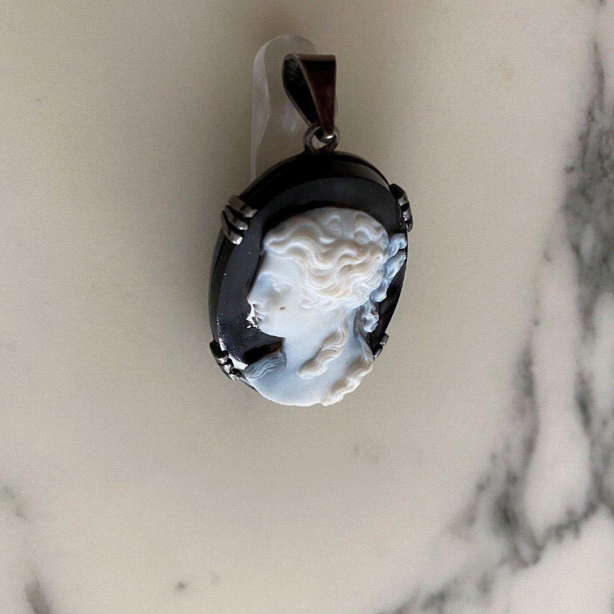 Rare Antique Cameo Of A Woman's Profile On A Black Background-photo-4