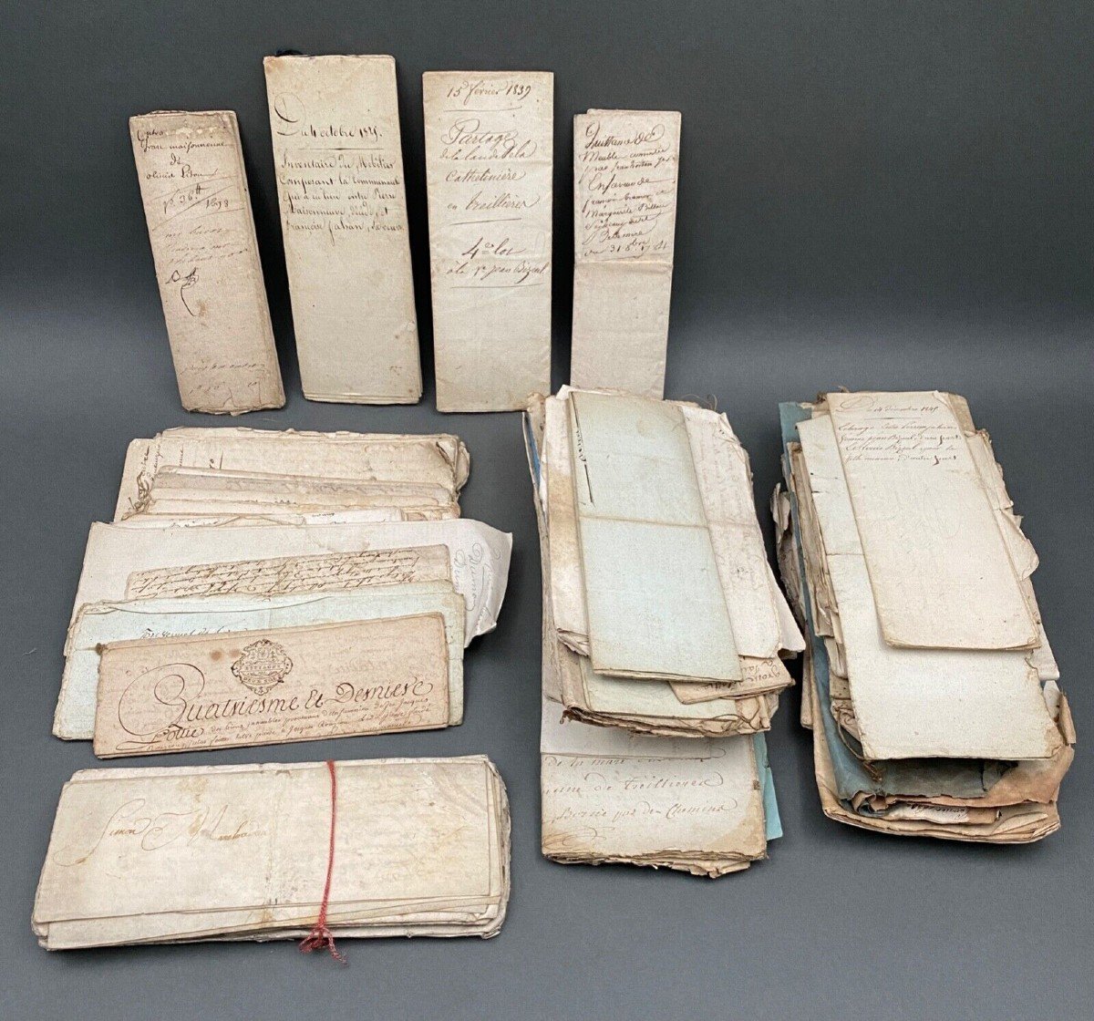 Important lot d'actes notariés du début du XIXe manuscrits avec cachets