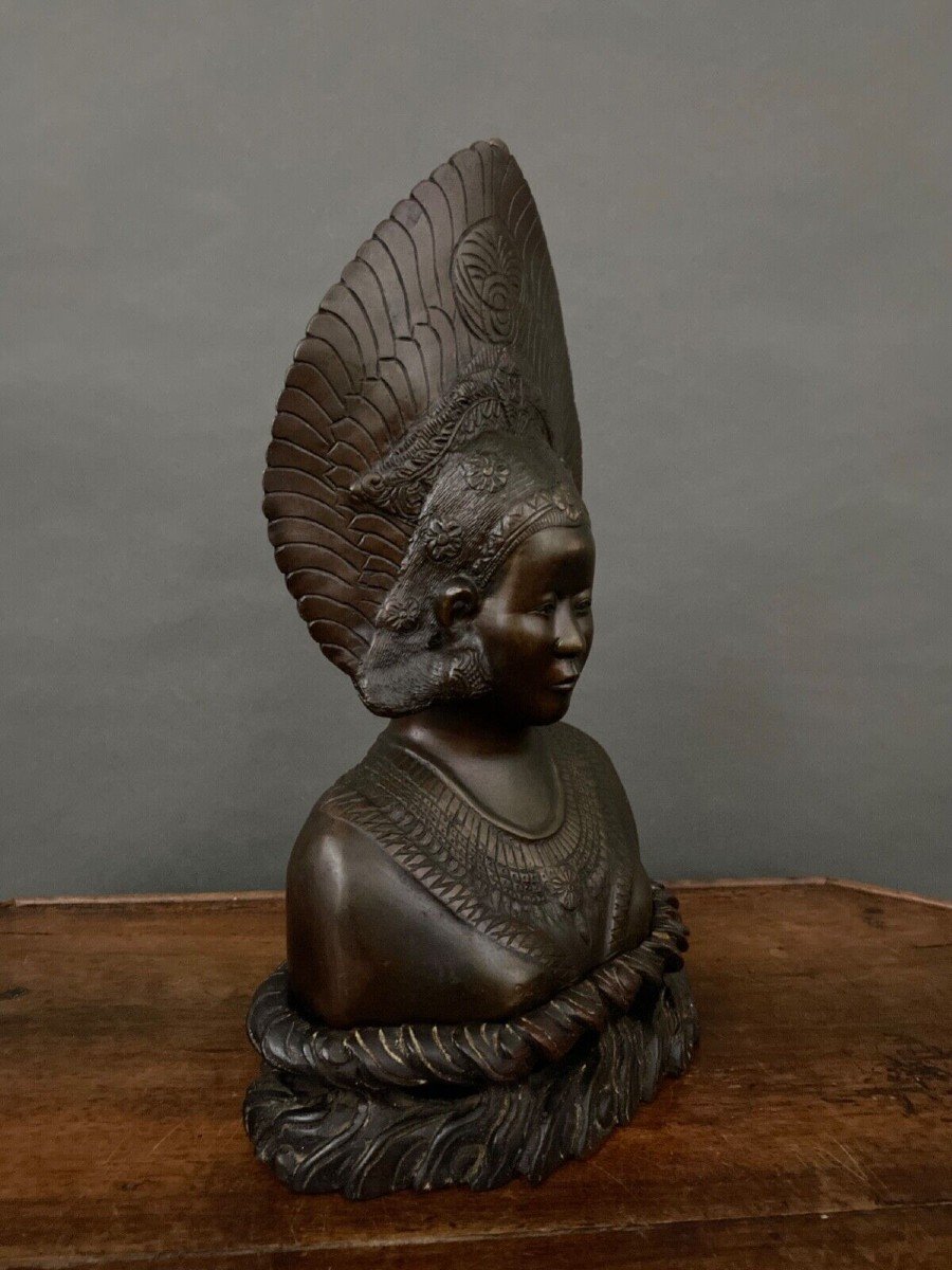 Bust Of Balinese Indochinese Dancer Crowned Peacock Wheel Bronze-photo-1