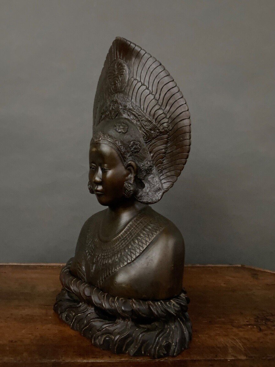 Bust Of Balinese Indochinese Dancer Crowned Peacock Wheel Bronze-photo-2