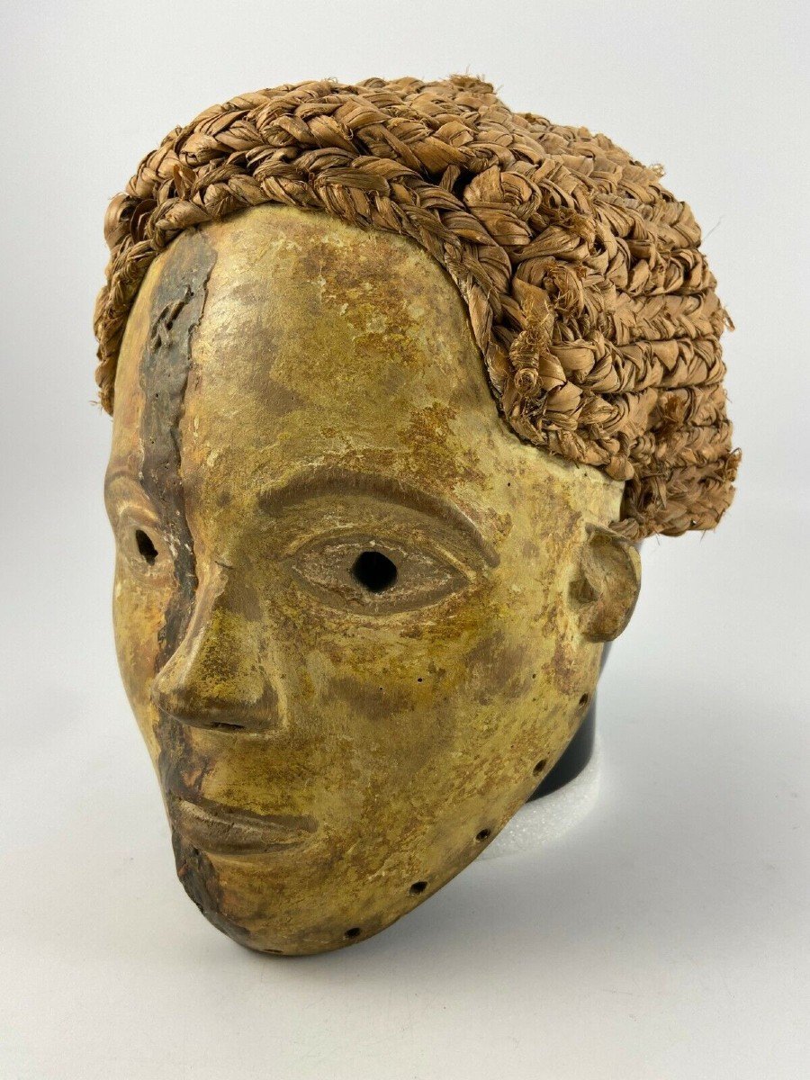 Masque en bois sculpté et osier tressé 1930 Afrique belle patine