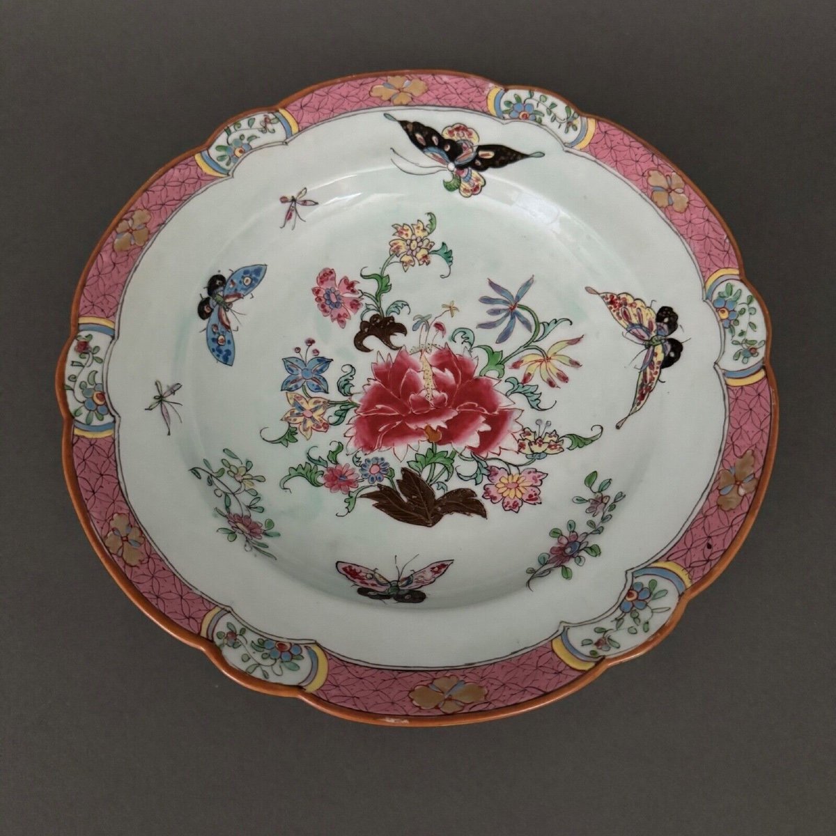 Assiette Chine avec signature XIXe décor de papillons et de végétation-photo-3