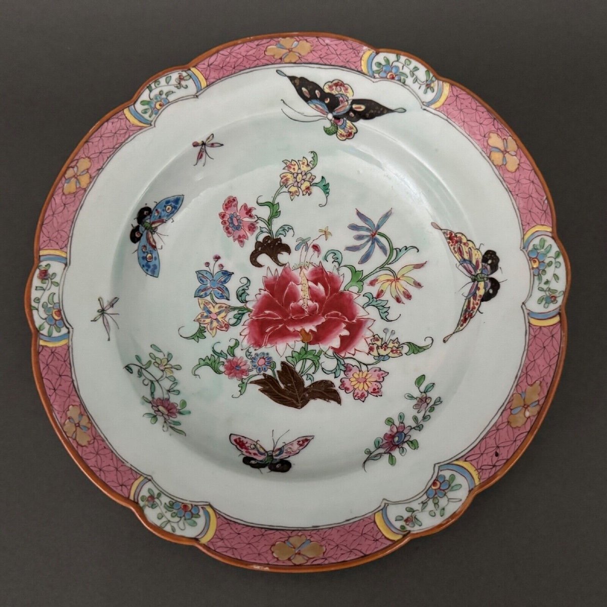 Assiette Chine avec signature XIXe décor de papillons et de végétation-photo-2