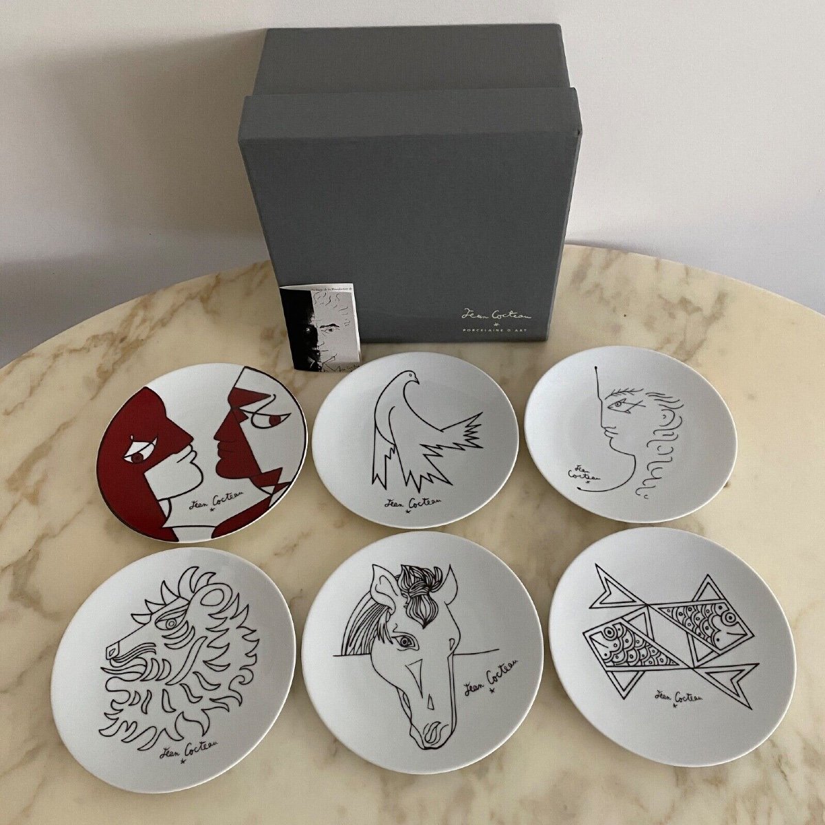 Suite de 6 assiettes avec dessins de Jean Cocteau porcelaine d'art XXe