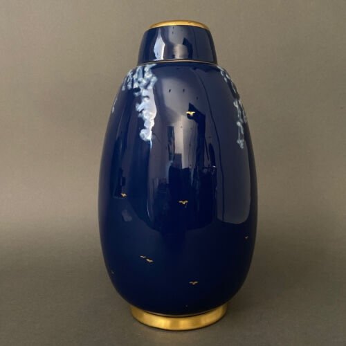 Vase en porcelaine de Limoges Marcel Chaufriasse fond bleu-photo-1