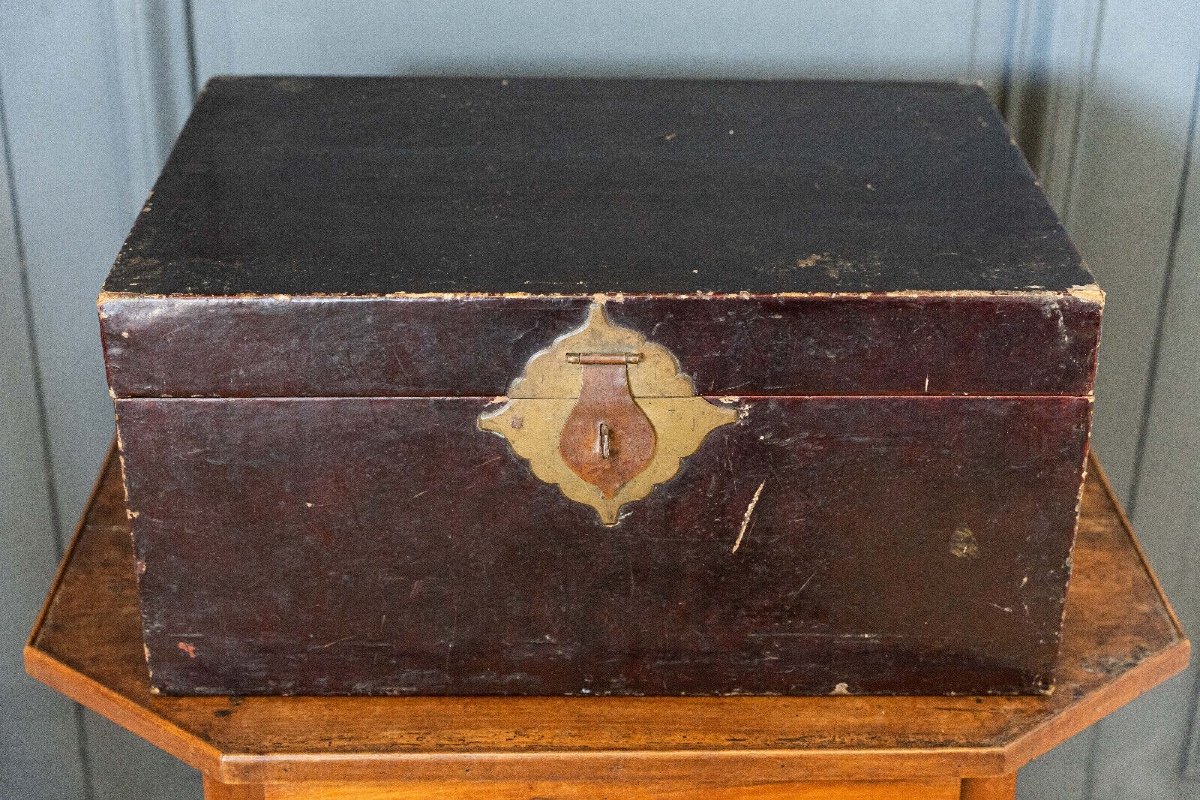 Chinese Lacquer Trunk With 20th Century Brass Handles-photo-3