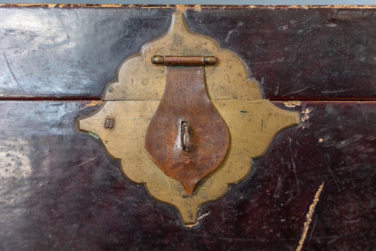 Chinese Lacquer Trunk With 20th Century Brass Handles-photo-4