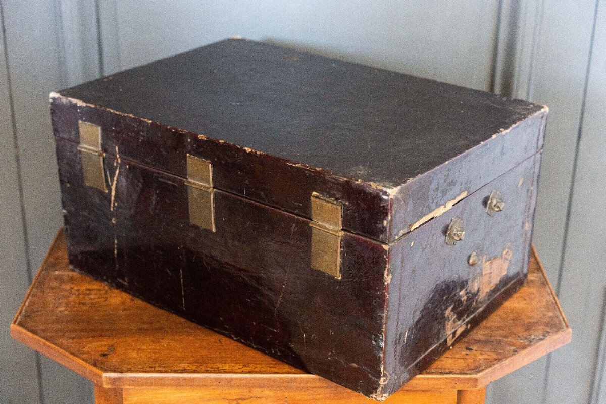 Chinese Lacquer Trunk With 20th Century Brass Handles-photo-4