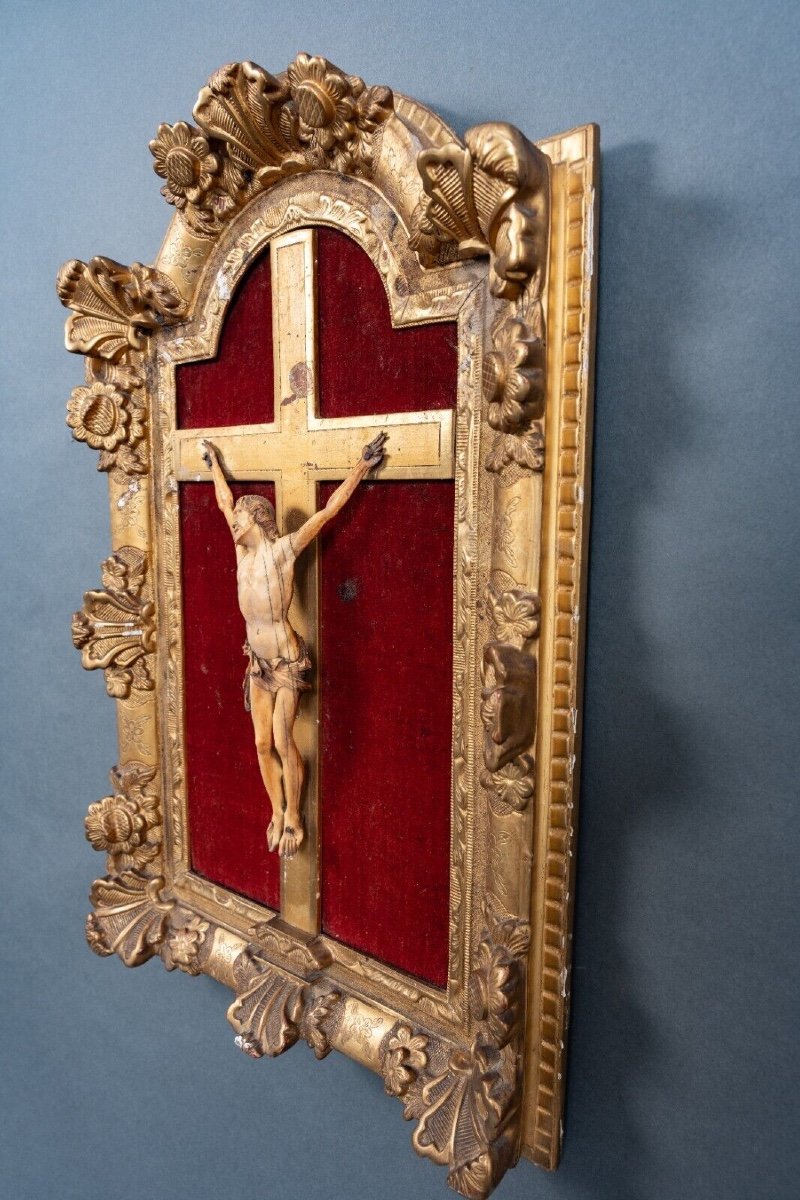 17th Century Crucifix Hand Carved Gilded Wooden Frame Decorated With Flowers-photo-2