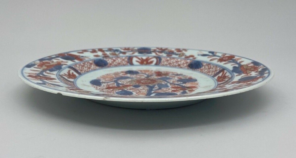 Assiette en porcelaine d'Imari à décor floral Japon-photo-1