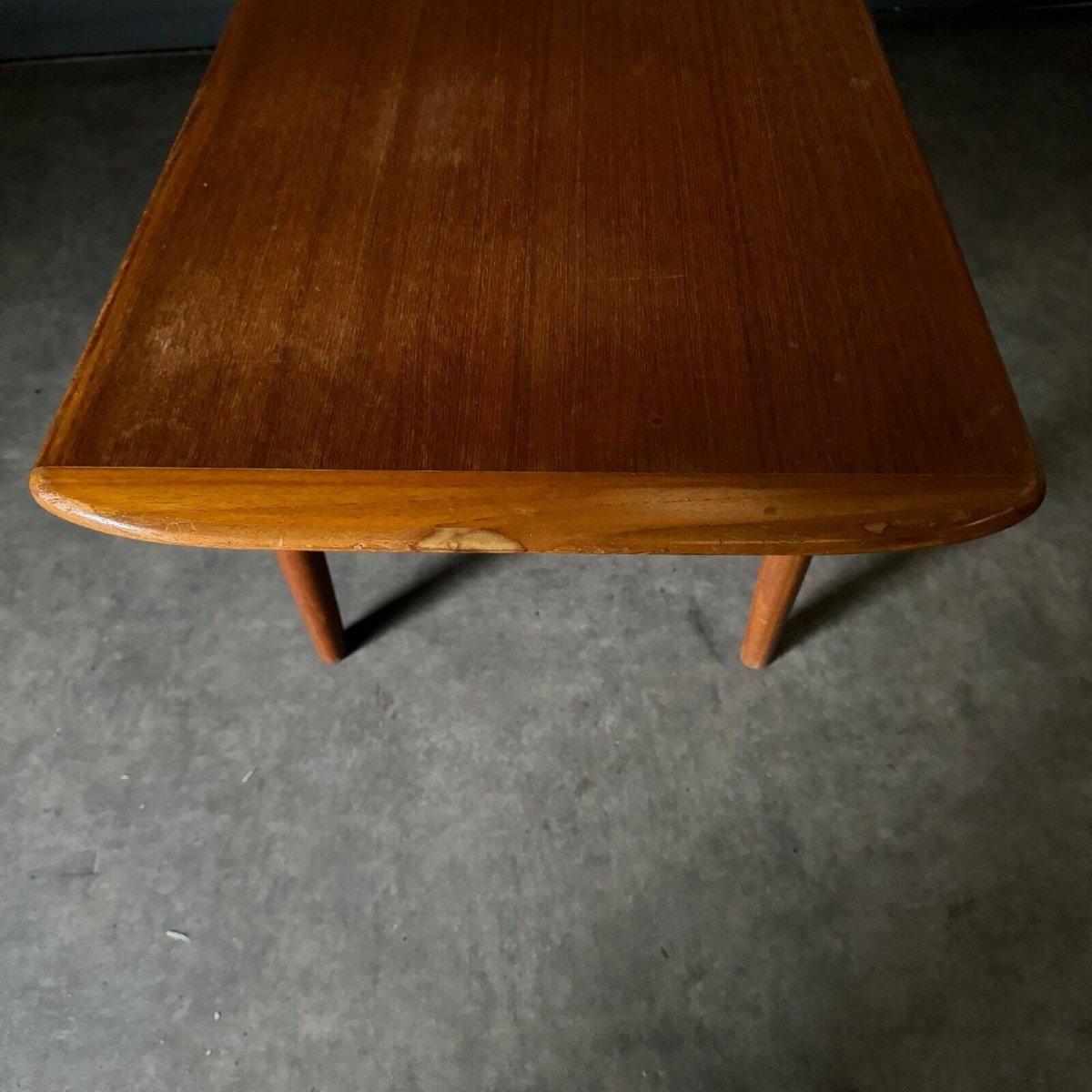 Table basse scandinave en teck comportant un plateau 1960-photo-1